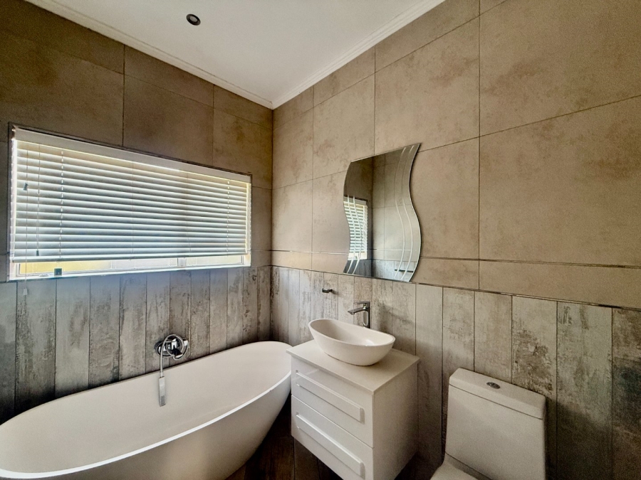 To Let 3 Bedroom Property for Rent in Caribbean Beach Club North West